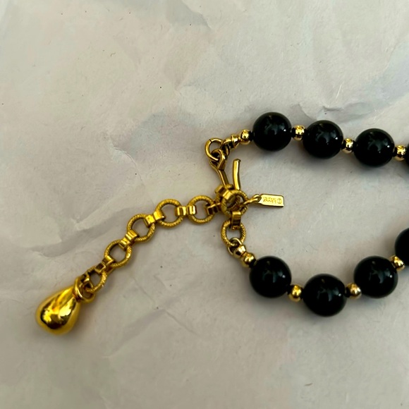 Monet. Vintage necklace. Black beads with gold tone hardware. - Picture 2 of 3